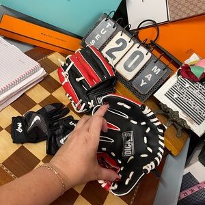 DICK'S Sporting Goods T-Ball Glove2